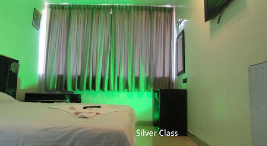 Hotel T.A.P. Gold Crest Bangalore Habitación foto